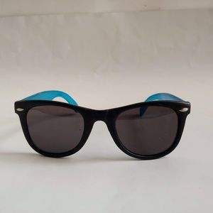 (NWT) Vintage 90's Kids Nylon Frame Sporty Sunglasses (M.Black/M.Blue)